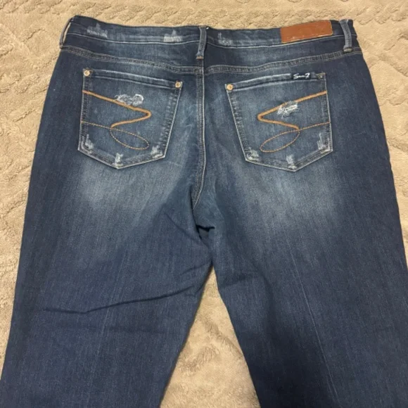 Seven7| Women's Girlfriend fit ripped jeans| Size 14 - Picture 5 of 8